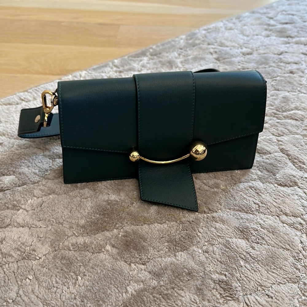 Strathbeery mini crescent bottle green